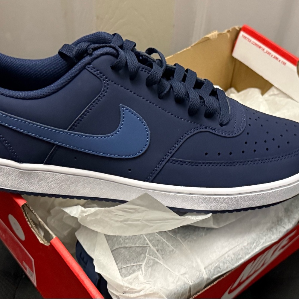 Nike Men’s Navy and Light Blue Low-Top Sneakers